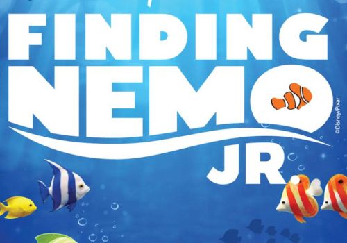 An underwater poster for &ldquo;Finding Nemo Jr&rdquo; with colorful fish like Nemo, Dory, and striped clownfish, plus bubbles.